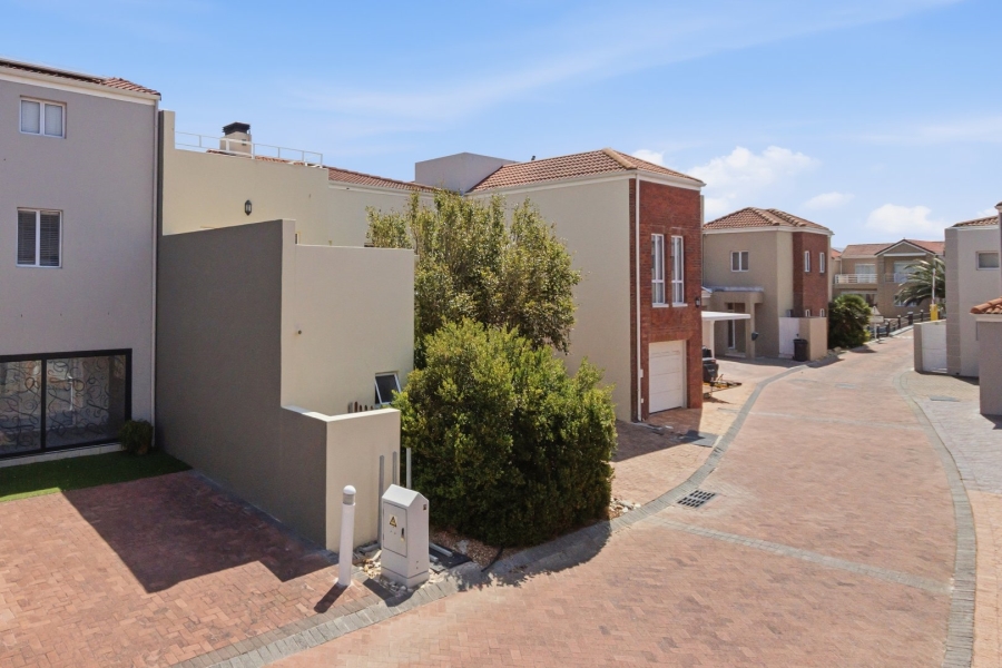 4 Bedroom Property for Sale in Harbour Island Western Cape